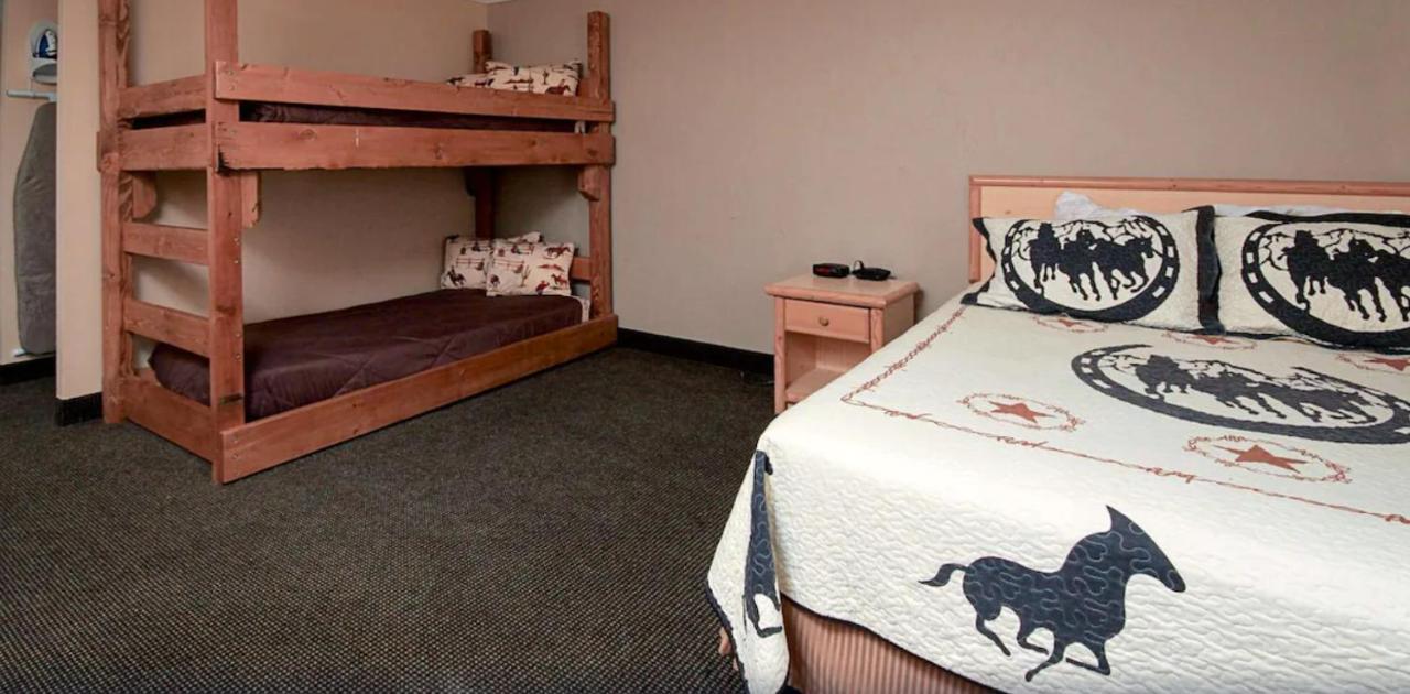 Yellowstonepark Inn&Suites 利文斯顿 外观 照片